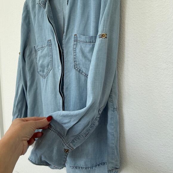 BELLA DAHL Button Down Shirt Light Chambray Tencel Relaxed Fit Pocket Top M - Picture 4 of 7